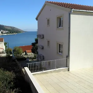 apartments-aurelius-relaxing-with-gorgeous-view.hotels-in-trogir.com/